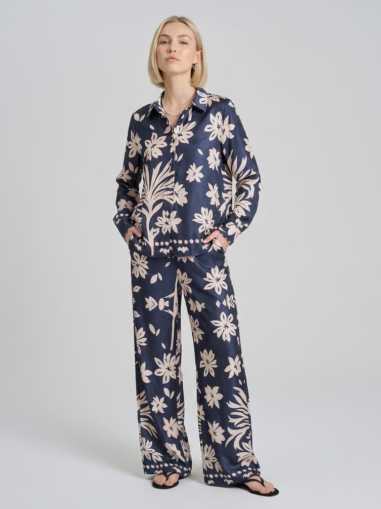 Костюм летний с рубашкой и брюками