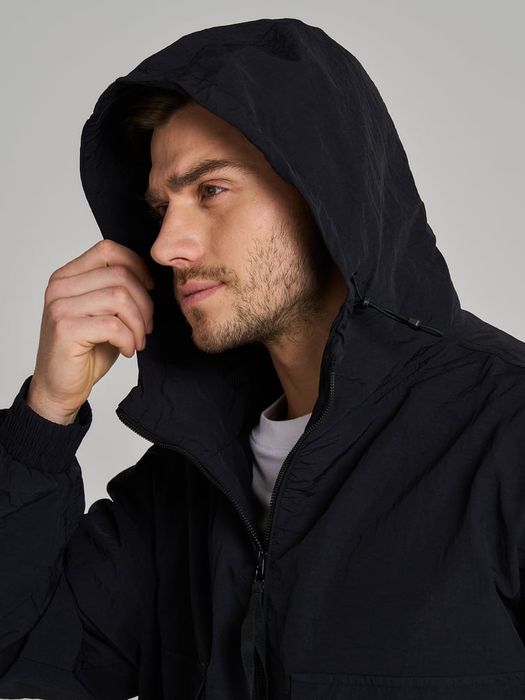 Ветровка демисезонная с капюшоном