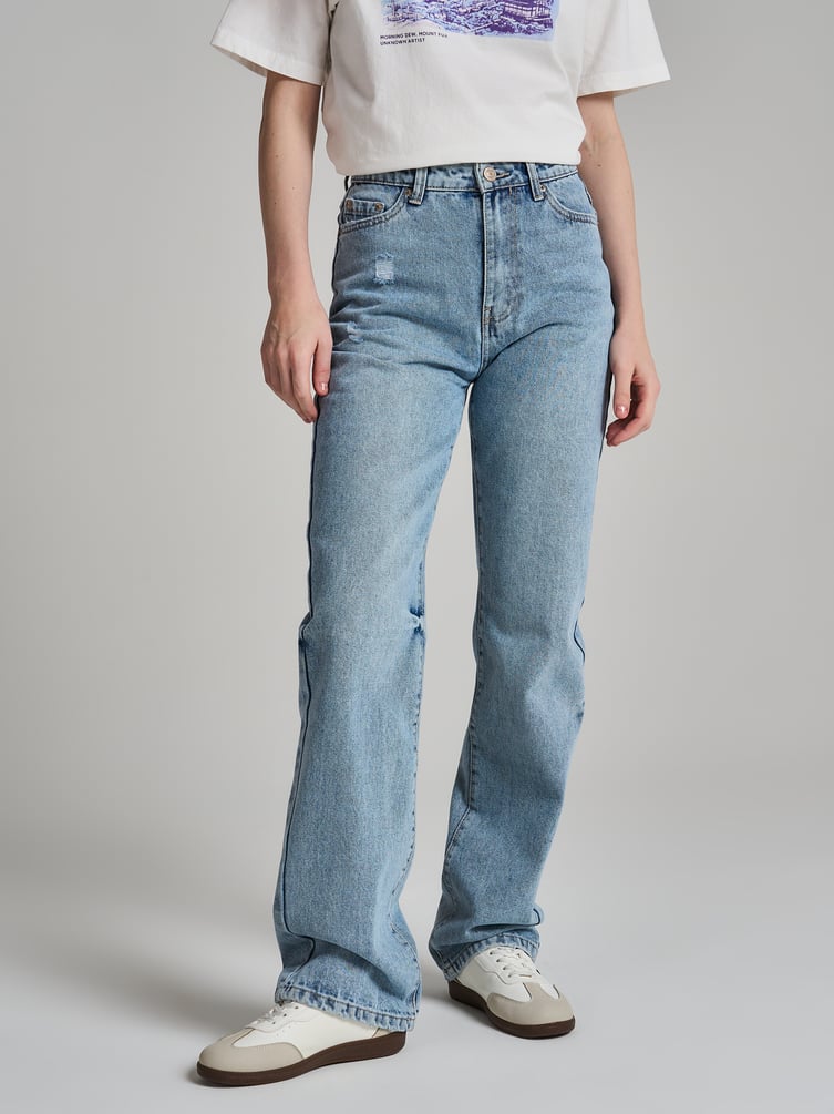 Джинсы прямые с потертостями