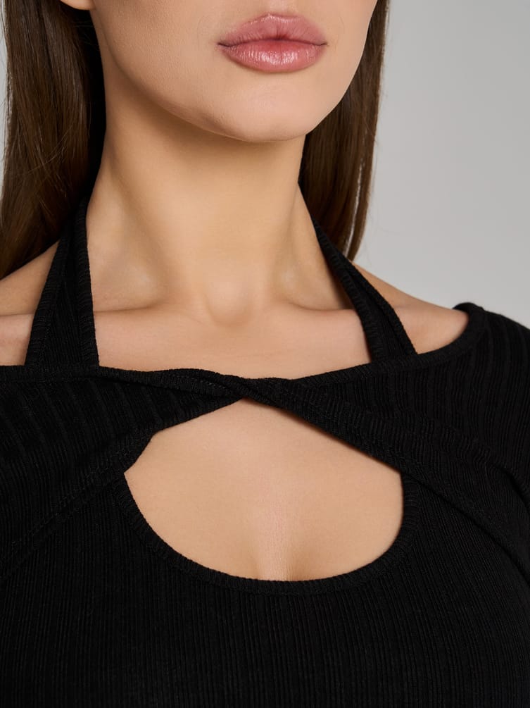 Лонгслив с декоративным вырезом