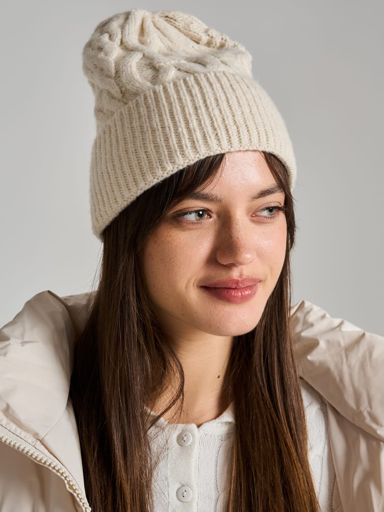 Вязаная зимняя шапка