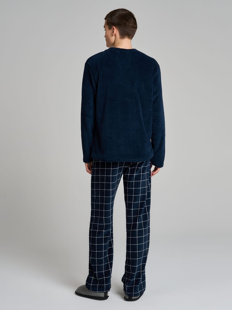 Пижама плюшевая с лонгсливом и брюками в клетку