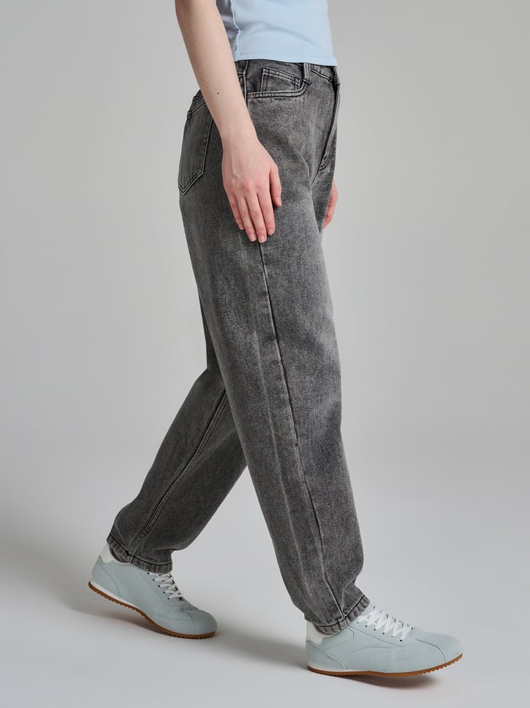 Джинсы Mom fit  с завышенной талией