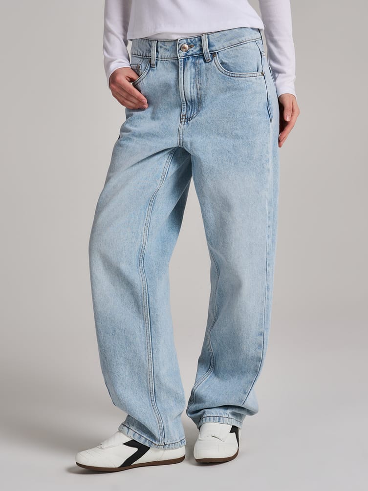 Джинсы прямые со смещенными боковыми швами