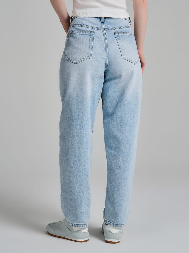 Джинсы Mom fit  с завышенной талией