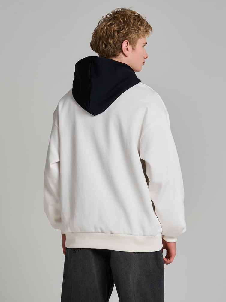 Худи с контрастным капюшоном и надписью