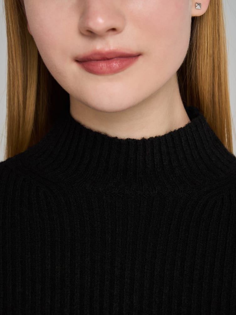 Свитер вязаный теплый