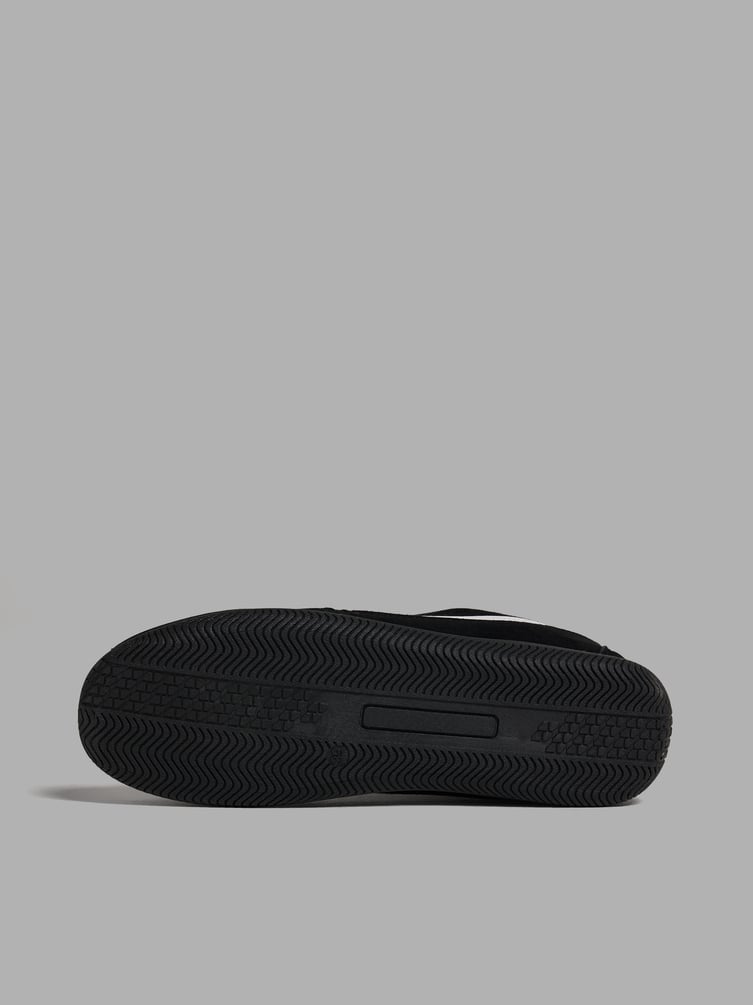 Кроссовки спортивные низкие