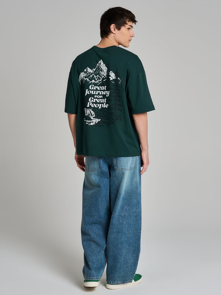 Футболка оверсайз с принтом гор на спине