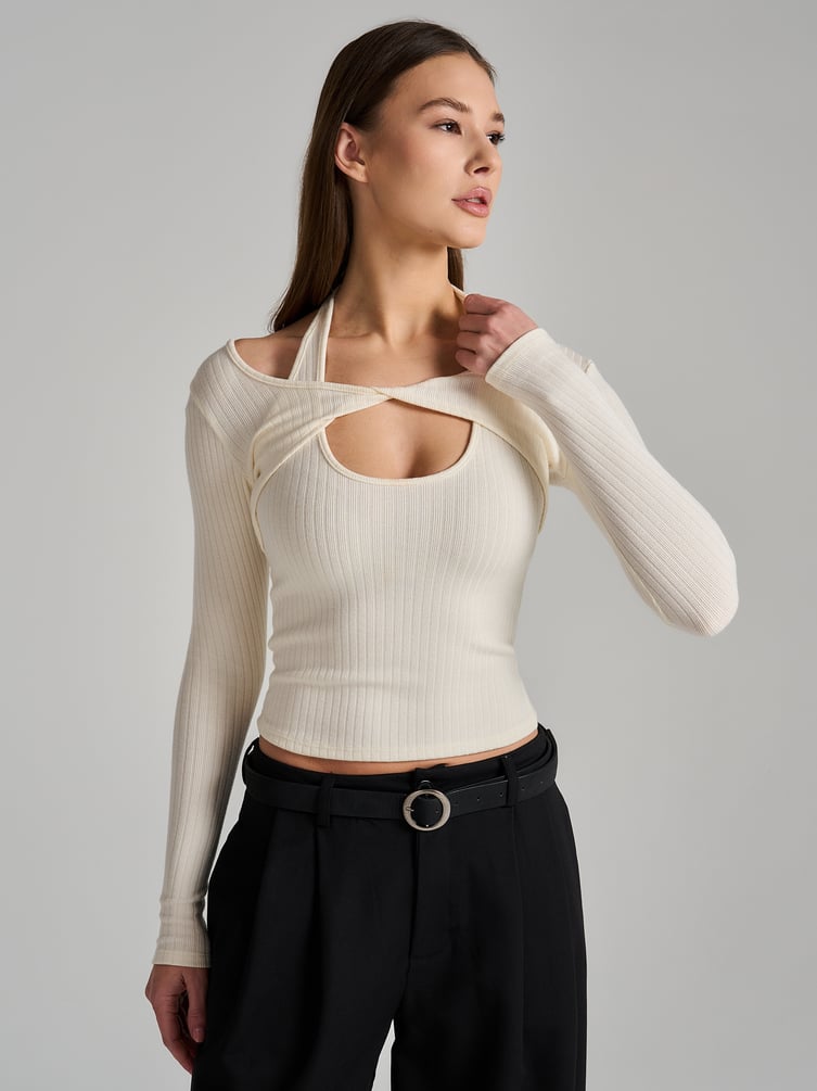 Лонгслив с декоративным вырезом