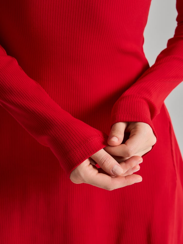 Платье в рубчик деловое