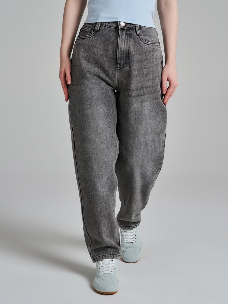 Джинсы Mom fit  с завышенной талией