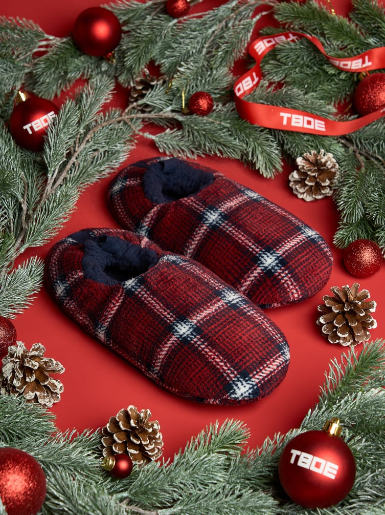 Мягкие закрытые тапочки с орнаментом