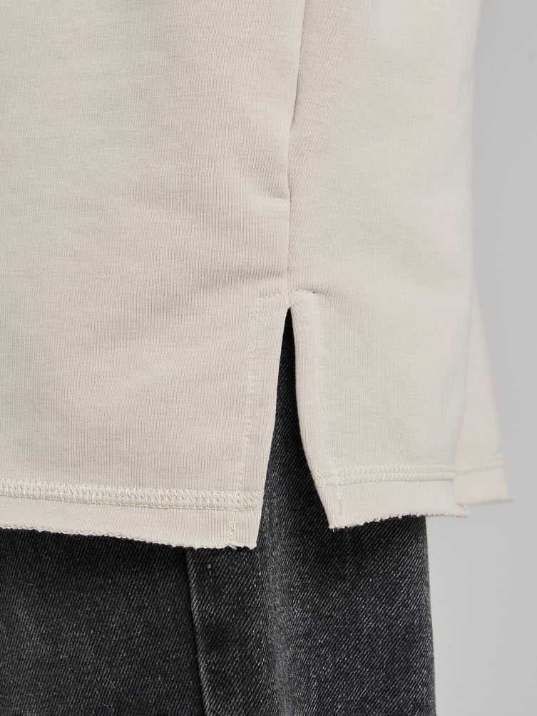 Свитшот в стиле гранж с необработанными краями