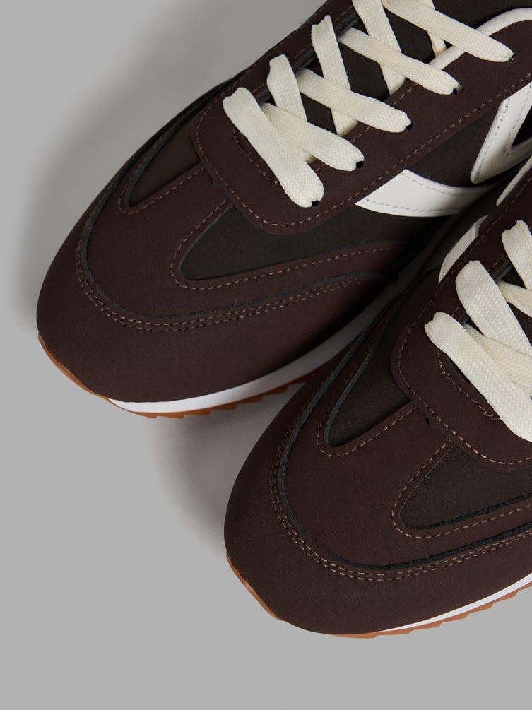 Кроссовки низкие спортивные