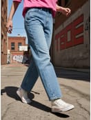 Джинсы прямые со смещенными боковыми швами