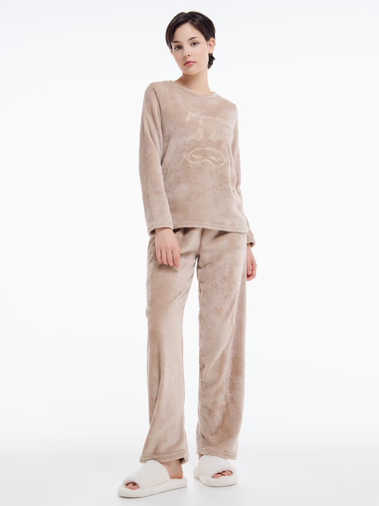 Плюшевая пижама с вышивкой и брюками