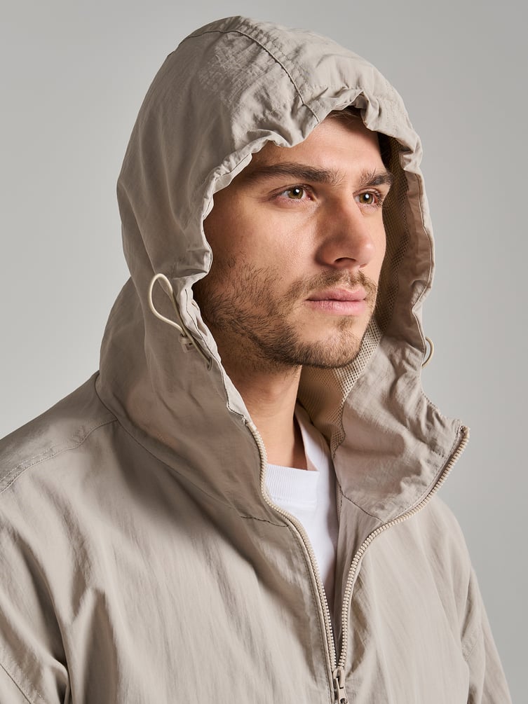 Ветровка демисезонная с капюшоном