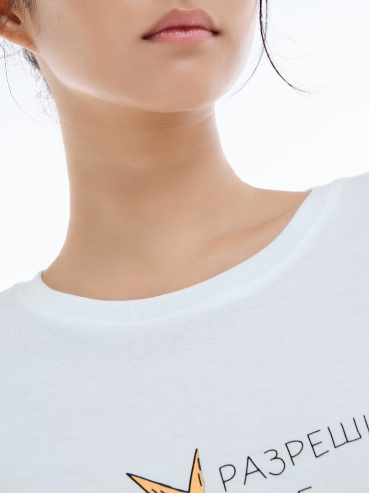 Хлопковая пижама с футболкой с яркими шортами