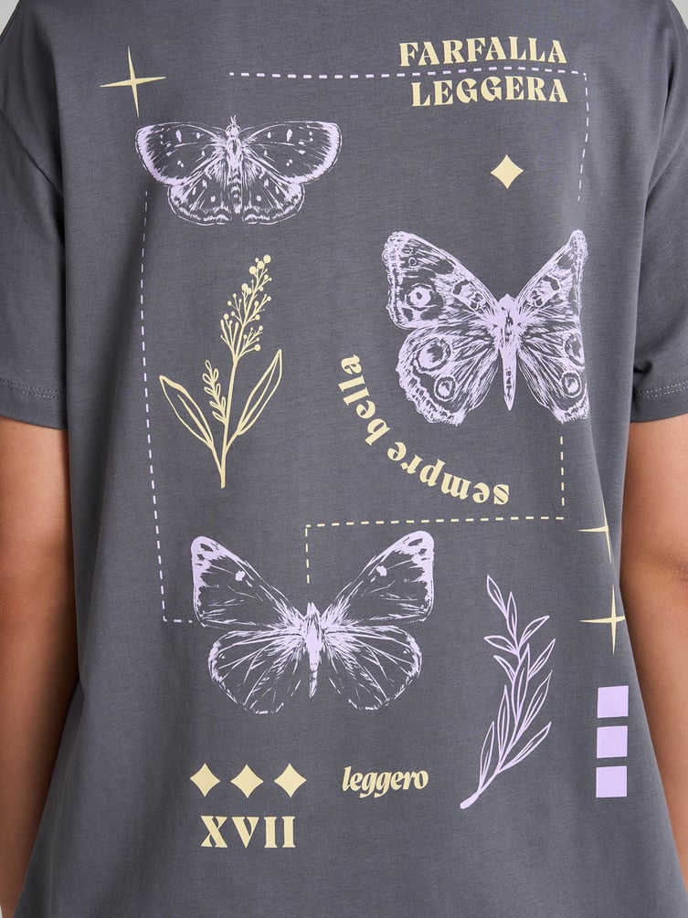 Футболка с принтом бабочек на спине