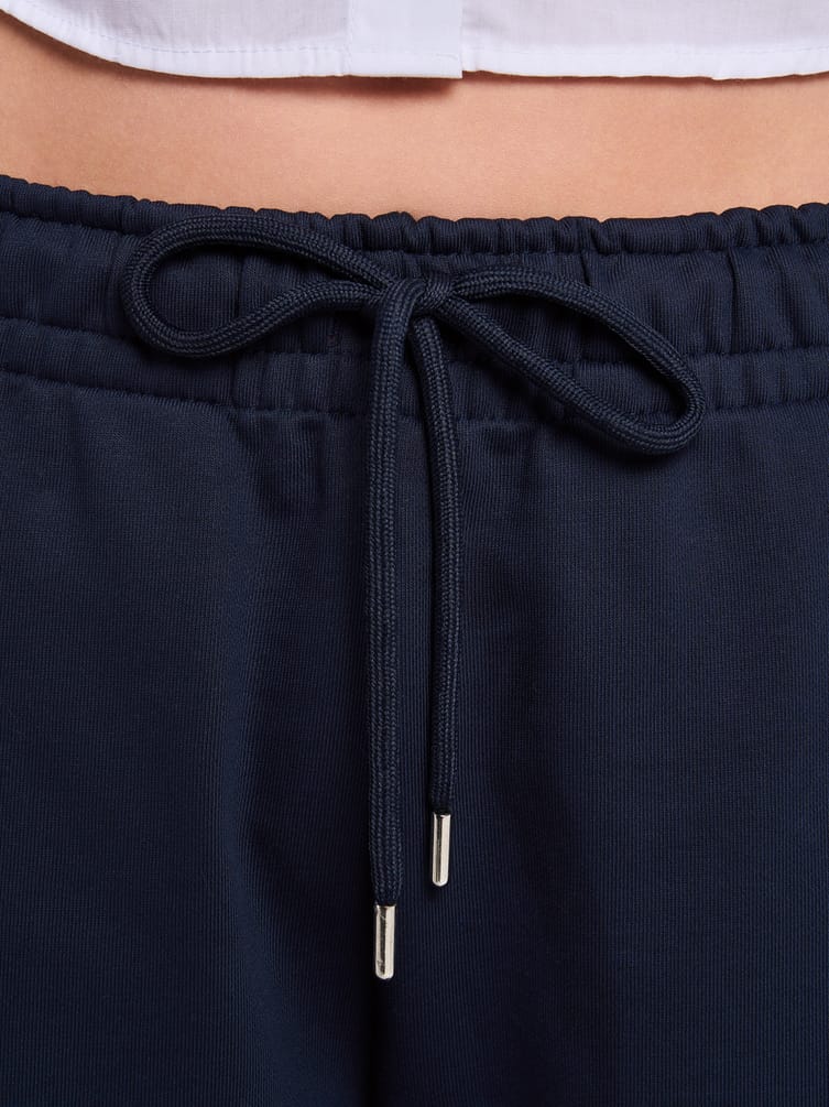 Брюки широкие со смещенным боковым швом