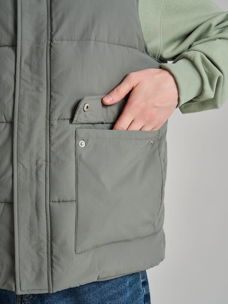 Жилетка стеганая на синтепоне