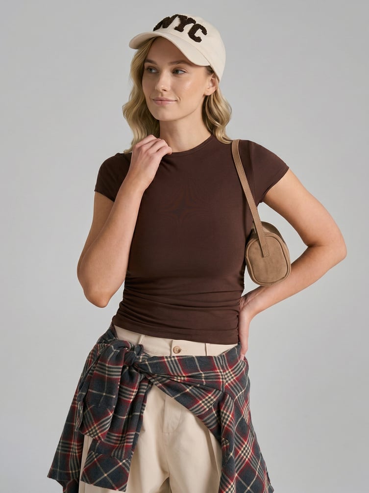 Приталенная футболка с драпировкой