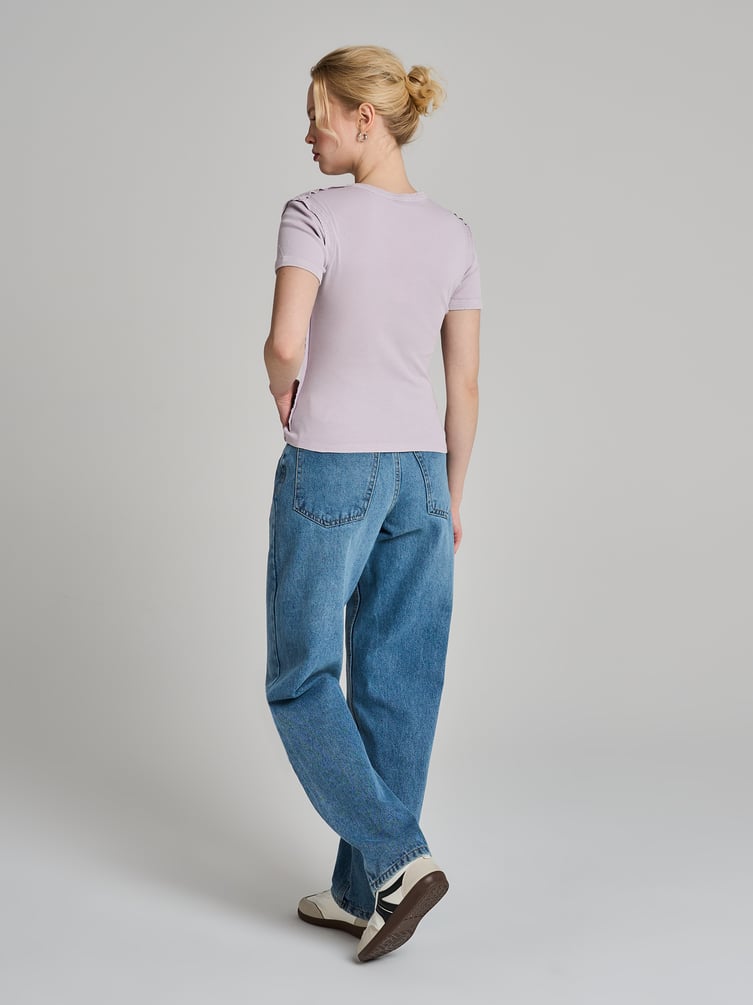 Футболка в рубчик с внешними швами