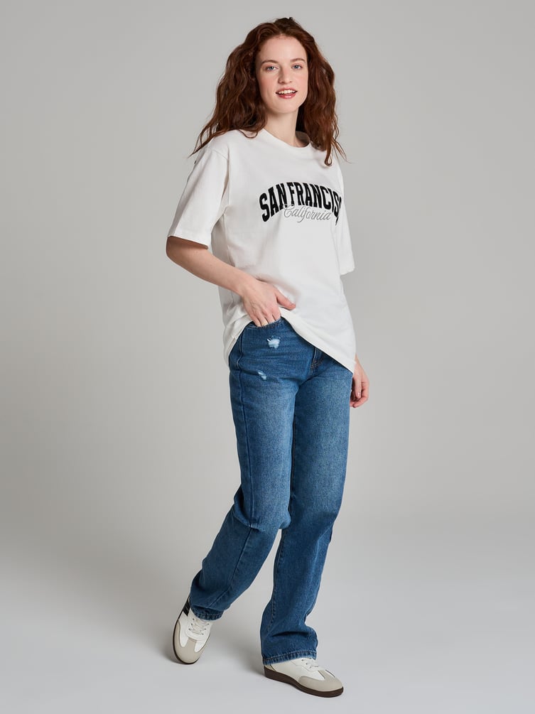 Джинсы прямые с потертостями