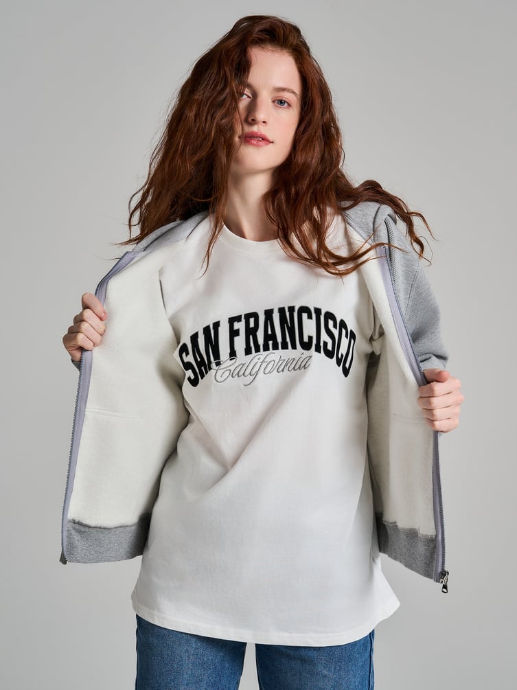 Хлопковая футболка оверсайз с вышивкой надписи