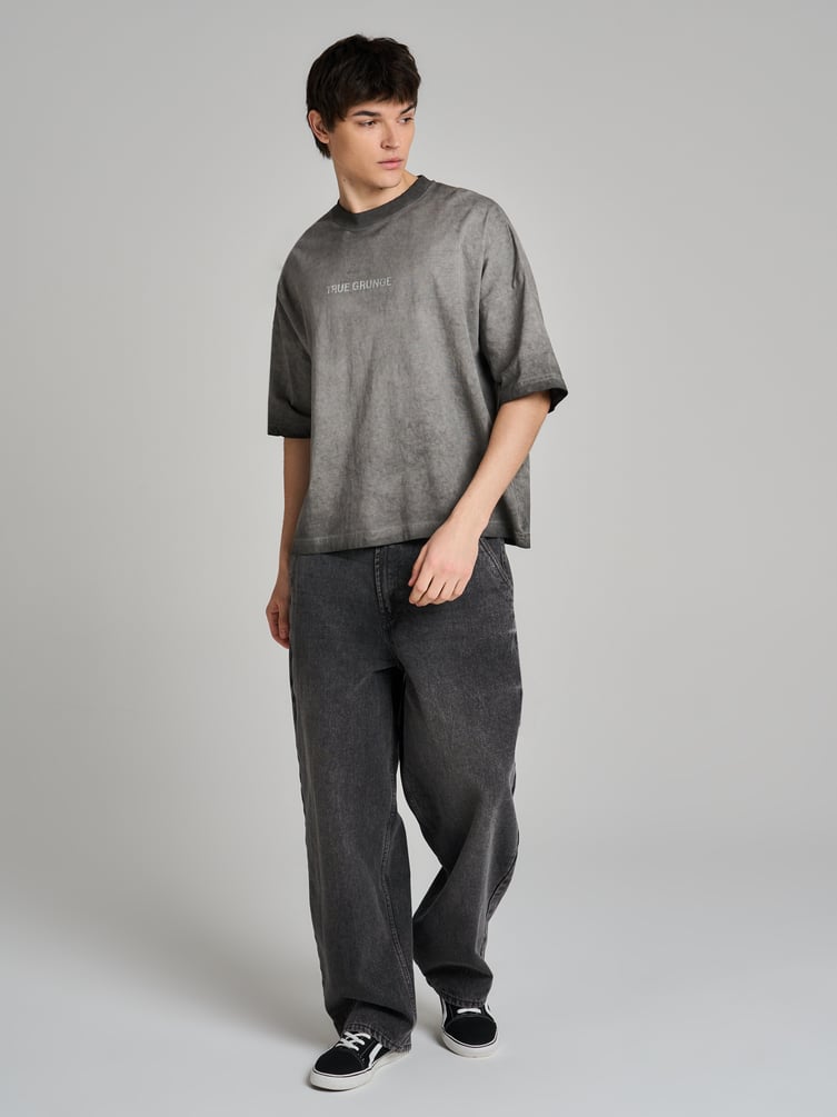 Футболка с вареным эффектом и принтом на спине