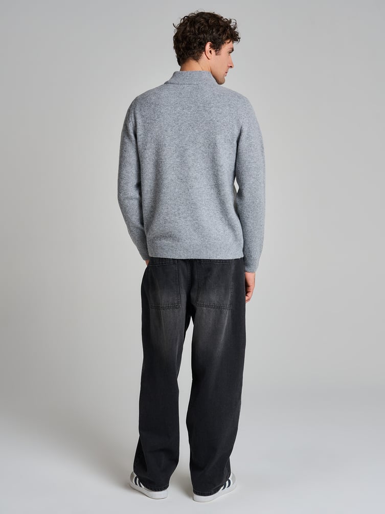 Свитер трикотажный с воротником и полузамком