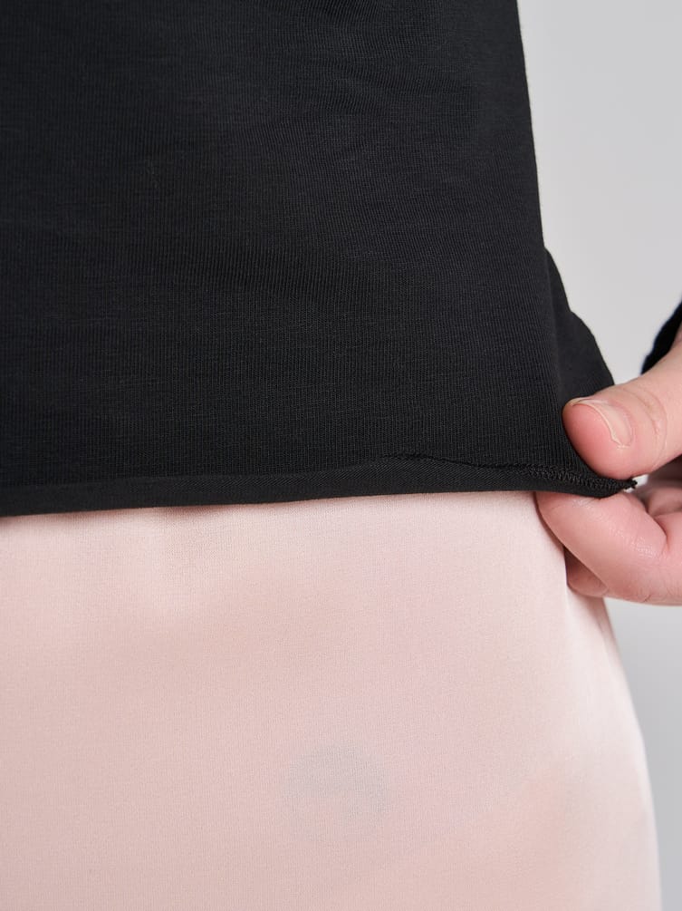 Лонгслив приталенный с длинными рукавами клеш