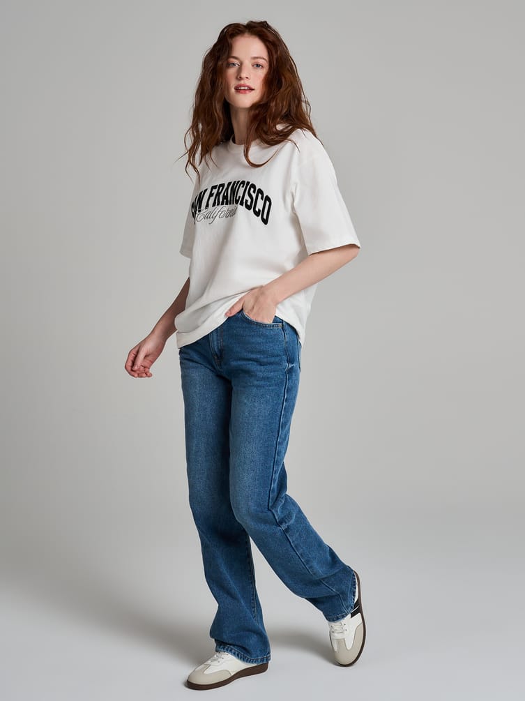 Джинсы прямые с потертостями