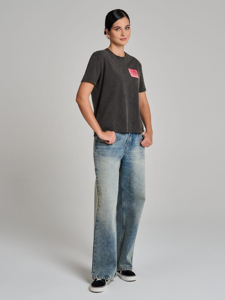 Футболка с вареным эффектом и принтом