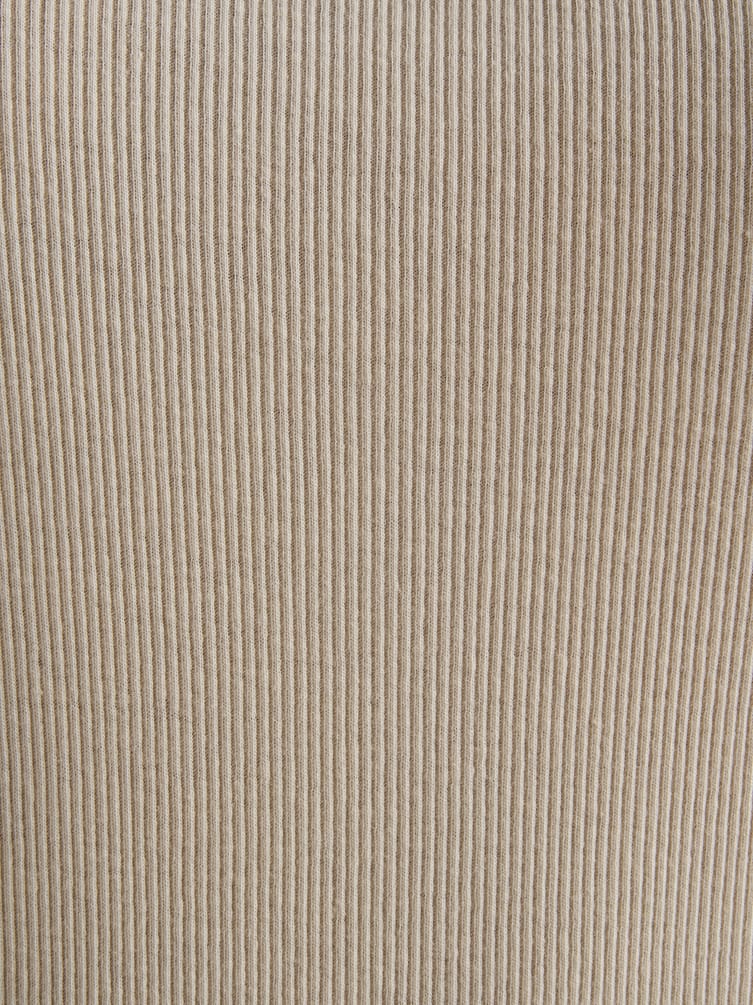 Футболка облегающая в рубчик