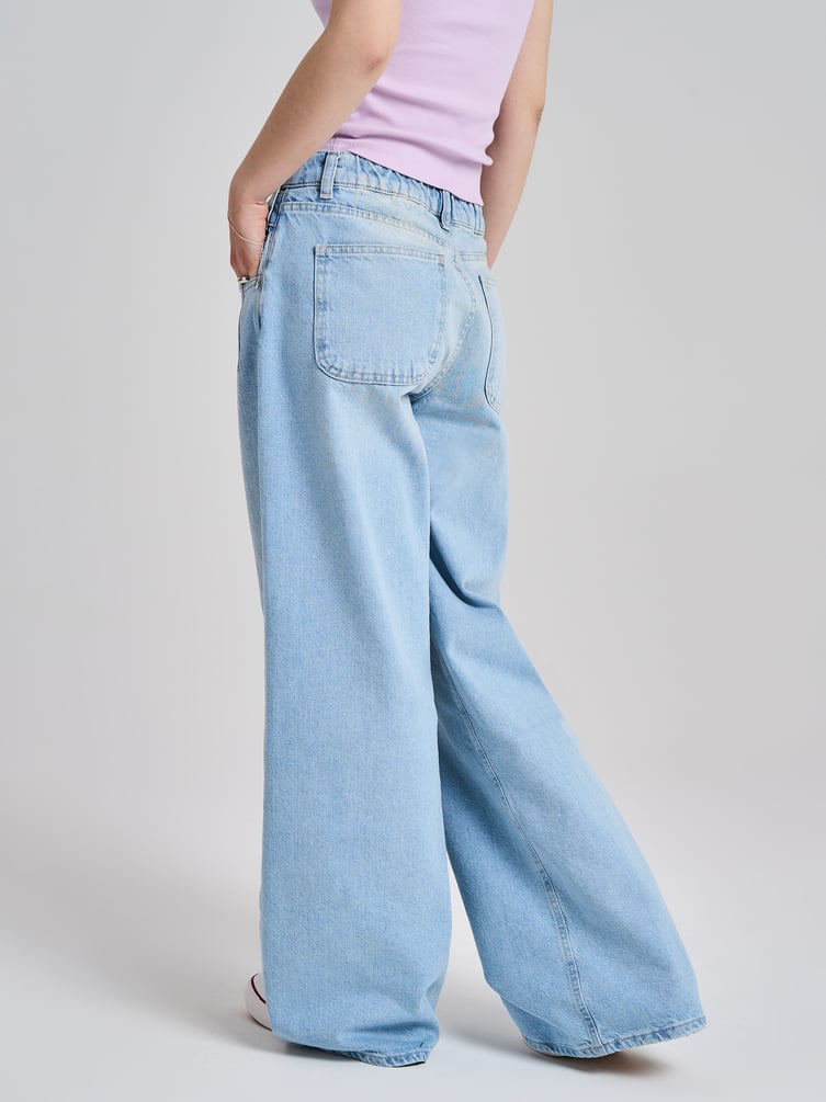 Джинсы широкие с вырезом на ремне