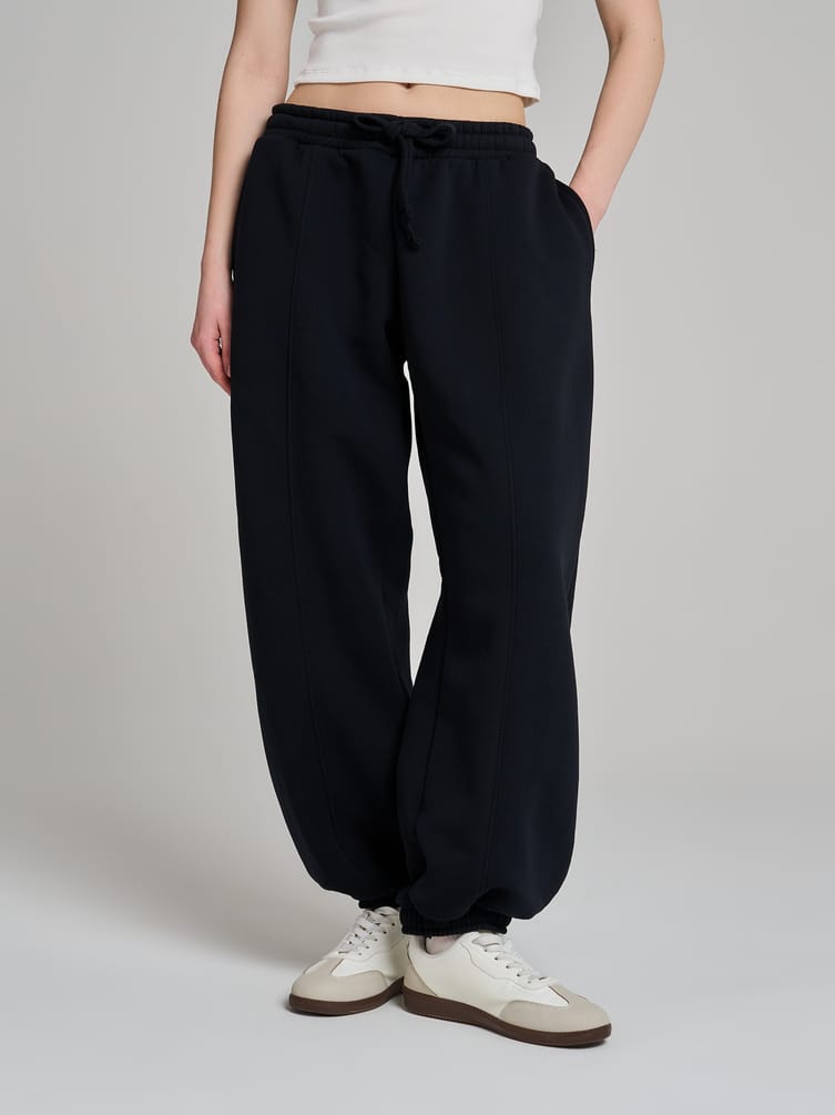 Тёплые брюки джоггеры со стрелками и начёсом