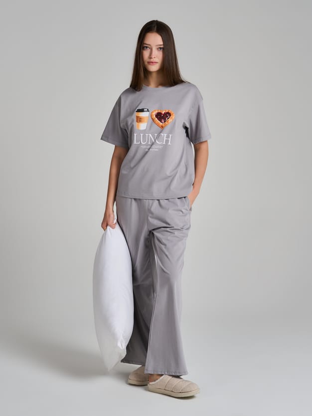 Пижама с принтом и брюками