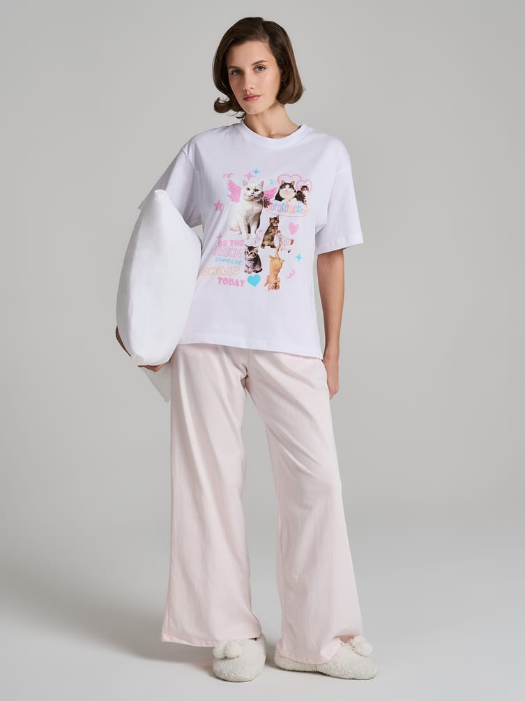 Пижама с принтом котиков и брюками