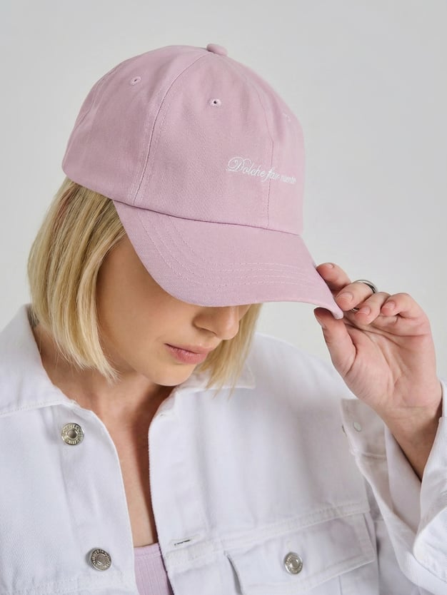 Бейсболка с вышивкой надписи