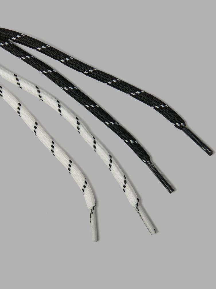 Брелок с подвеской и шнурками