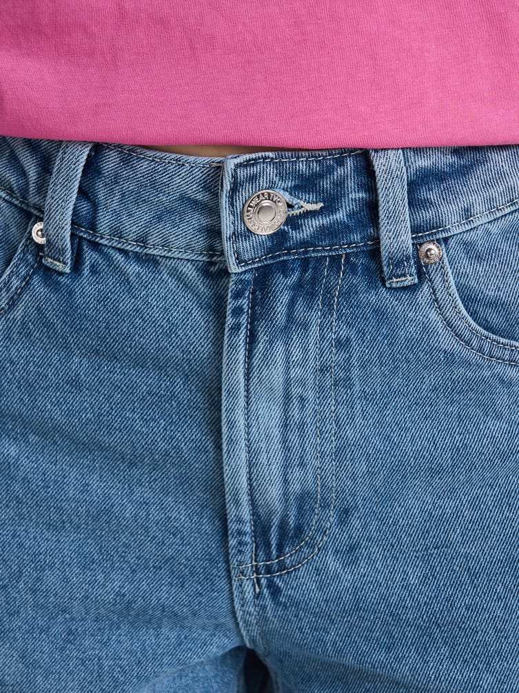 Джинсы прямые со смещенными боковыми швами