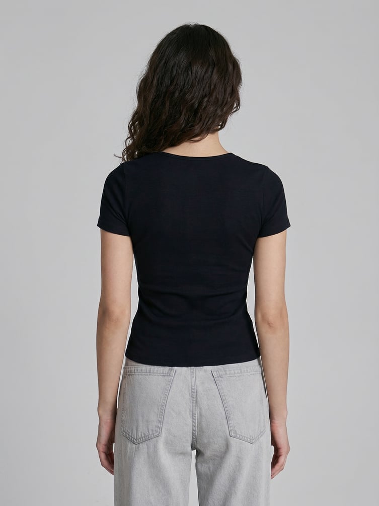 Футболка приталенная на пуговицах