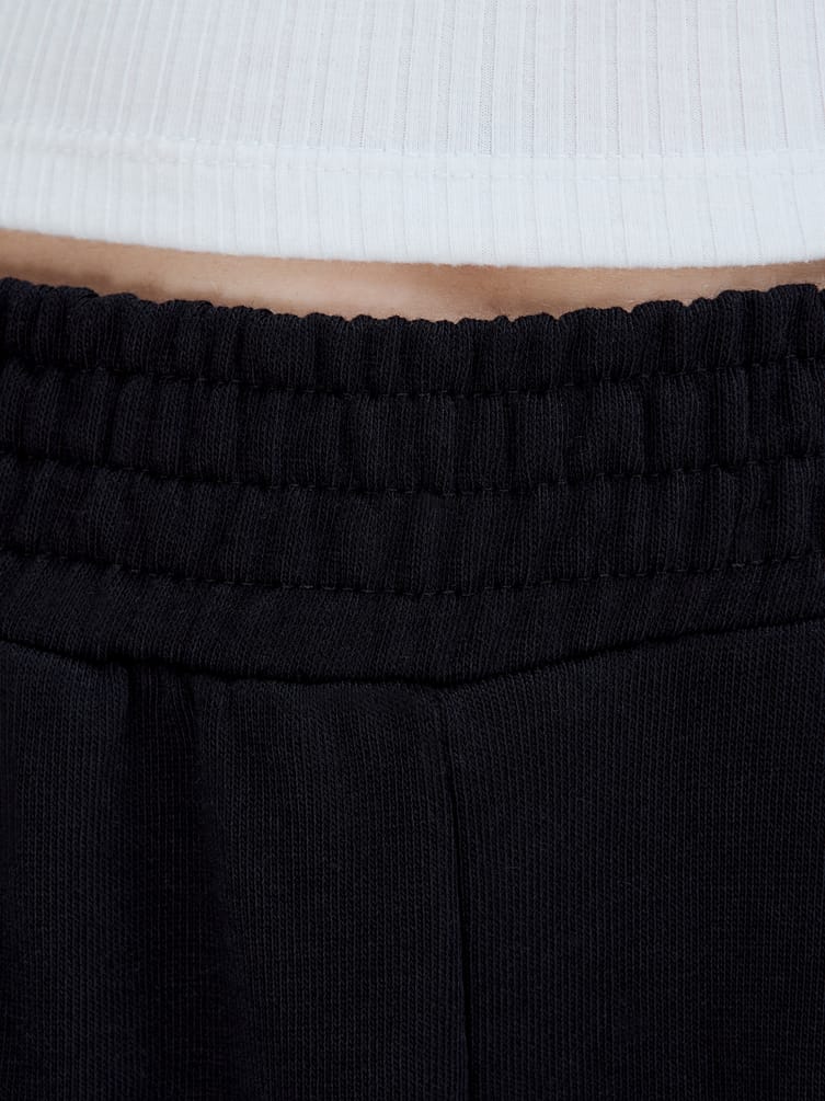 Спортивные брюки оверсайз с лампасами