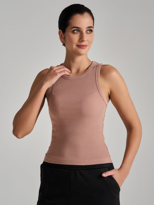 Майка на широких бретелях с вареным эффектом