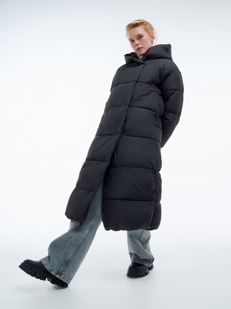 Зимнее стеганое пальто на синтепоне с капюшоном