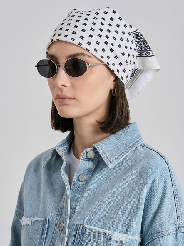 Косынка с цветочным орнаментом