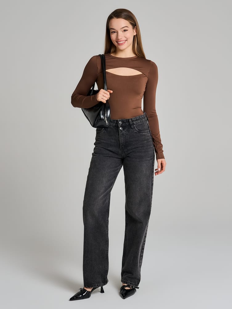 Лонгслив приталенный с вырезом