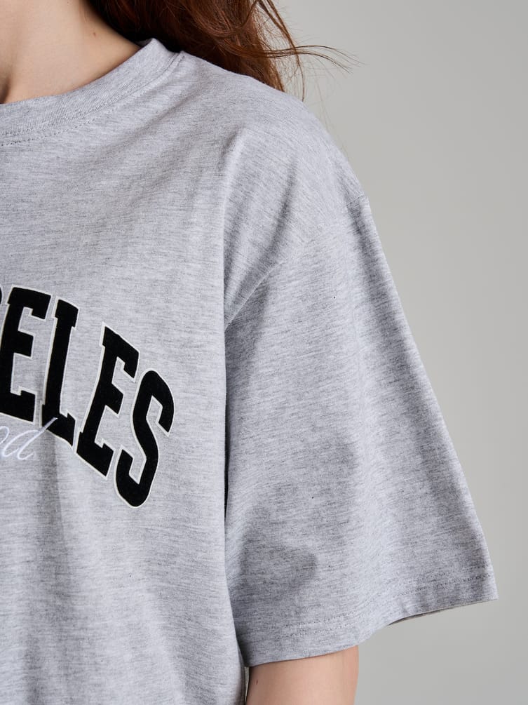 Хлопковая футболка оверсайз с вышивкой надписи